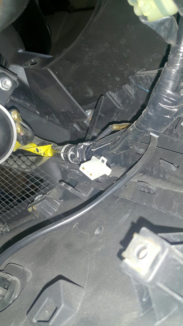 Yamaha YZF R15 V3 auxilliary connector plug felxtremeblog.data.blog